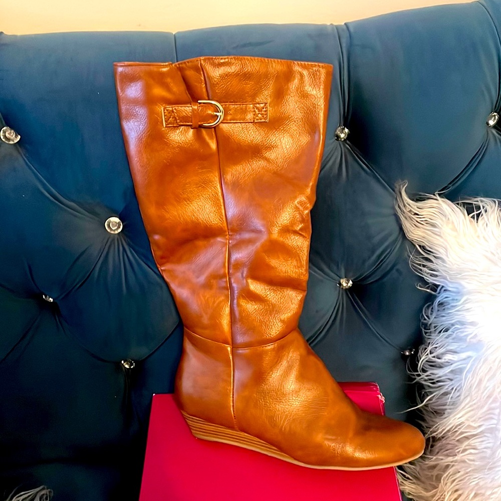 Cognac Wide calf walking boots